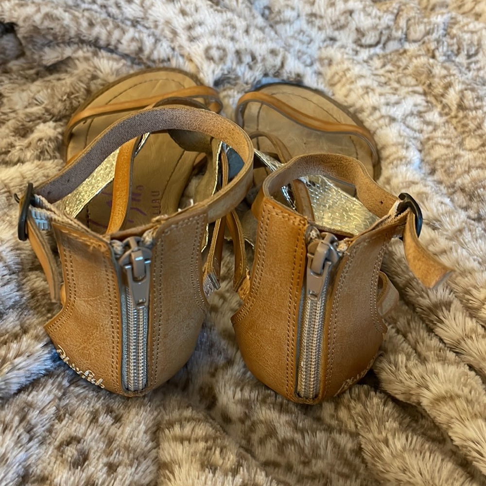 Blow fish sandals - Picture 2 of 2